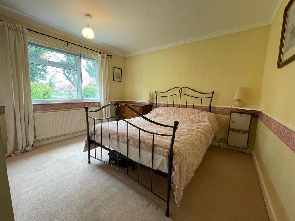 41 leeming bedroom 1.jpg