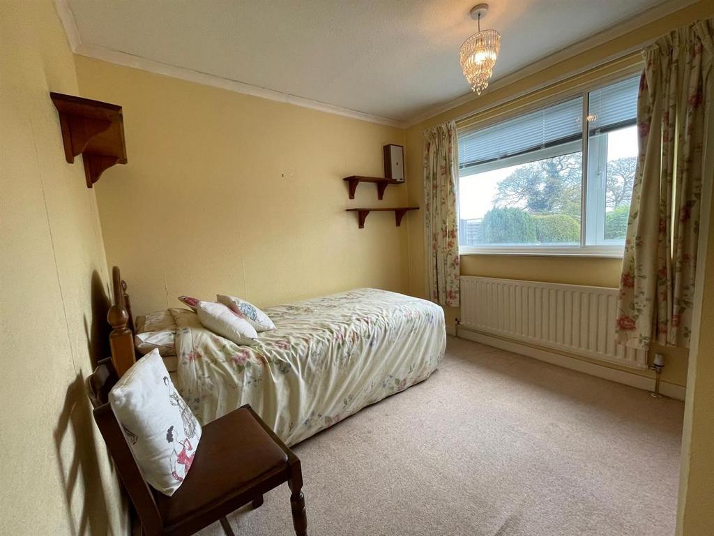 41 leeming bedroom 2.jpg