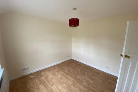 2 bedroom house to rent, 26A Cambourne Avenue, London N9 8QG