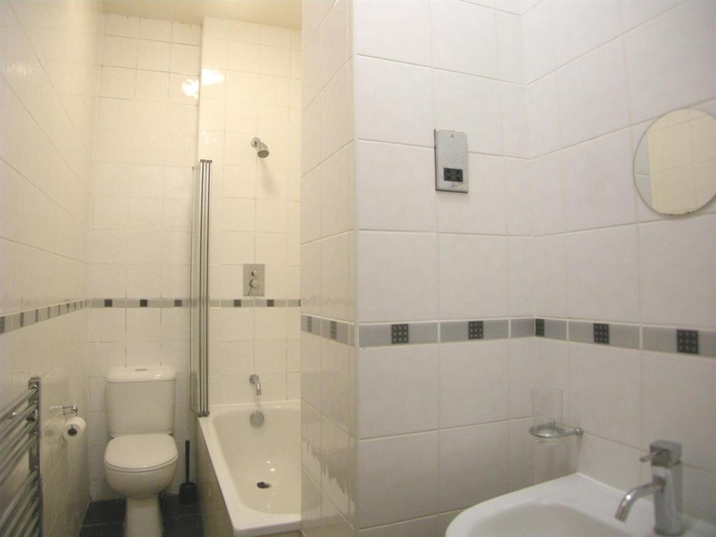 Bathroom.JPG