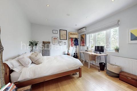 4 bedroom house for sale, Dunstan Road, London