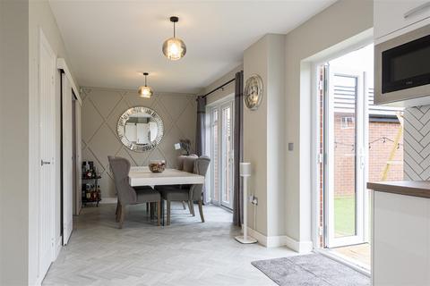 5 bedroom detached house for sale, Devana Gardens, Chester