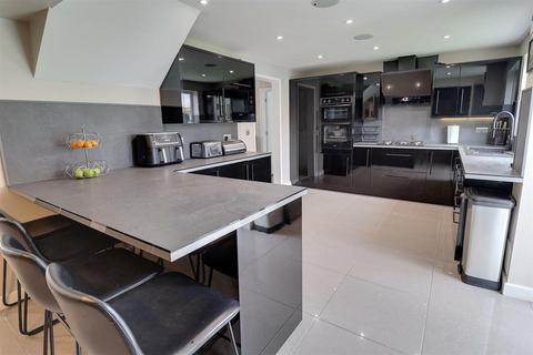 7 Apple Tree Close, Abbeymead, Gloucester, GL4 5BZ