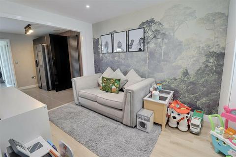 7 Apple Tree Close, Abbeymead, Gloucester, GL4 5BZ