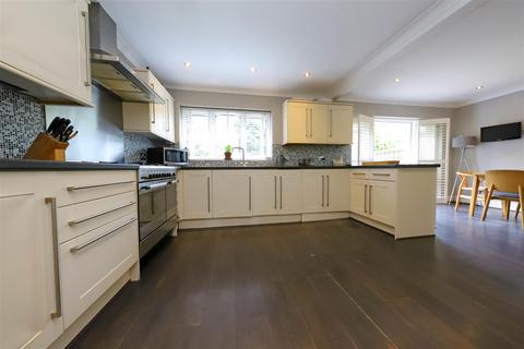 4 bedroom detached house for sale, Treetops Close, Brighton