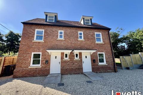 3 bedroom semi-detached house to rent, Wood Hill, Tyler Hill