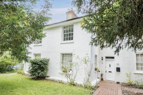 2, Strathearn Cottages Totteridge Green, London, N20 8PG