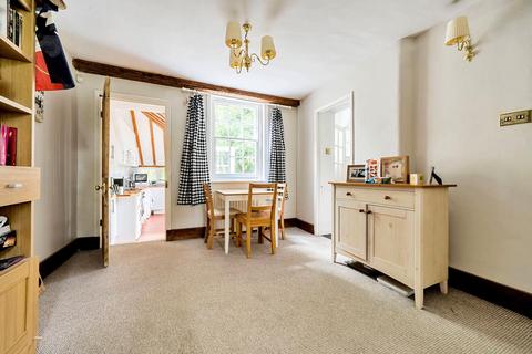2, Strathearn Cottages Totteridge Green, London, N20 8PG