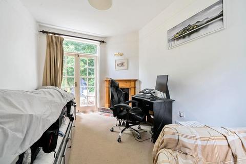2, Strathearn Cottages Totteridge Green, London, N20 8PG