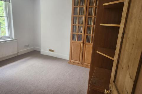 2, Strathearn Cottages Totteridge Green, London, N20 8PG