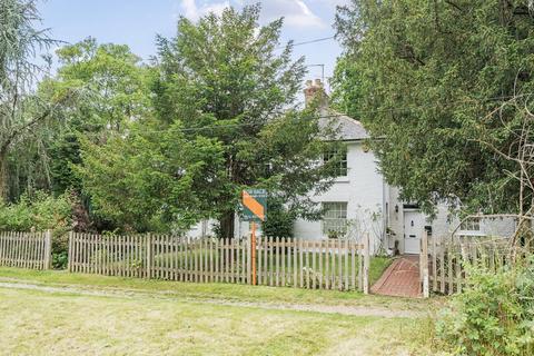 2, Strathearn Cottages Totteridge Green, London, N20 8PG