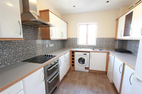 2 bedroom apartment to rent, Weavers Court, Hinckley,