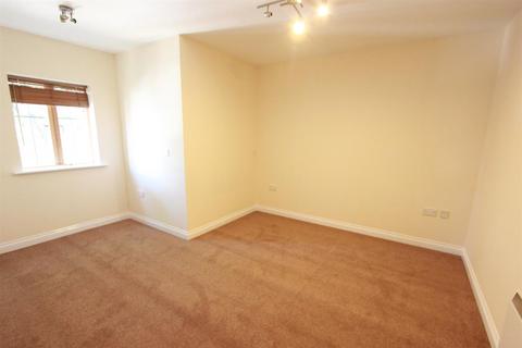 2 bedroom apartment to rent, Weavers Court, Hinckley,