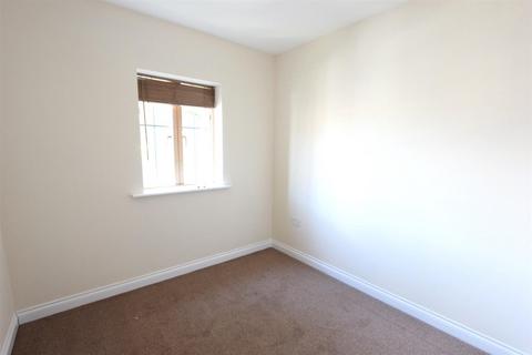 2 bedroom apartment to rent, Weavers Court, Hinckley,