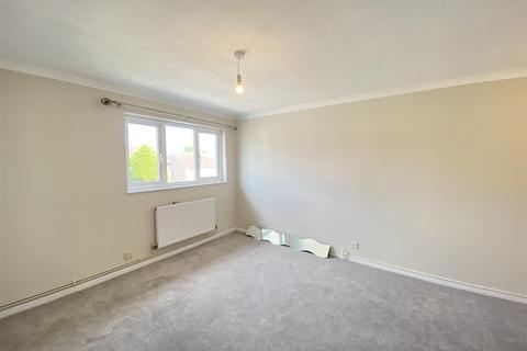 1 bedroom maisonette to rent, Walker Close, Crayford