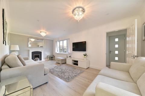 5 bedroom detached house for sale, Hilton Close, Stevenage