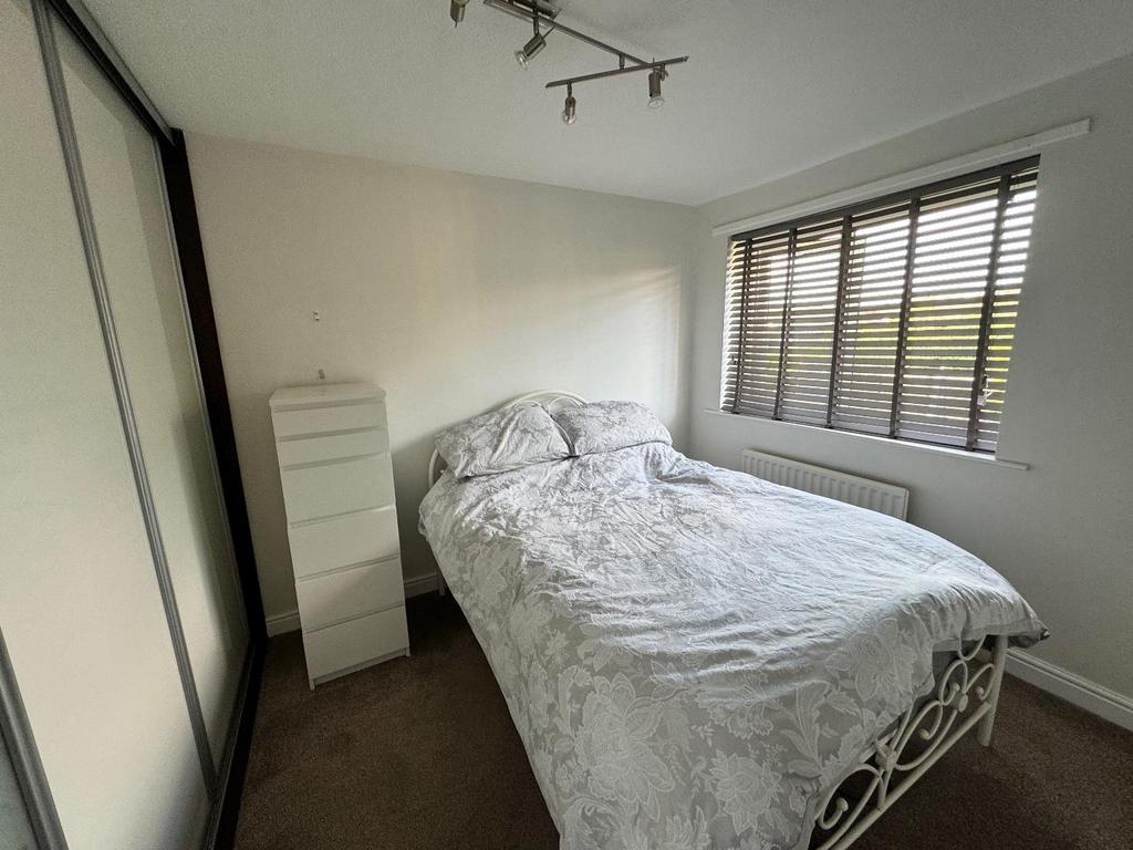 Bedroom ( rear)