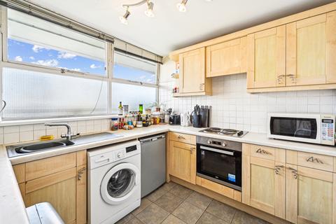 2 bedroom flat for sale, Wilkins House, Churchill Gardens, London, SW1V