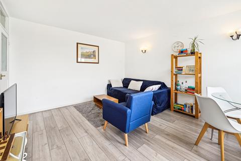 2 bedroom flat for sale, Wilkins House, Churchill Gardens, London, SW1V