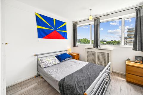 2 bedroom flat for sale, Wilkins House, Churchill Gardens, London, SW1V