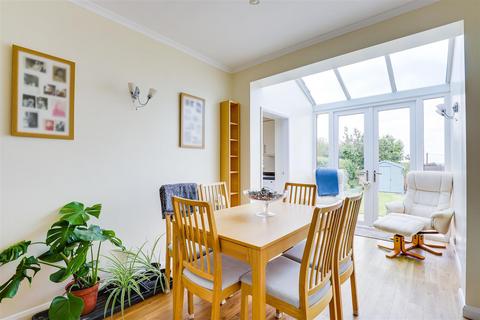 73 Greythorn Drive, West Bridgford, Nottingham, NG2 7GD