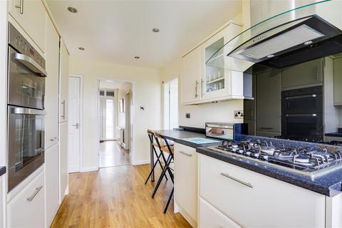 73 Greythorn Drive, West Bridgford, Nottingham, NG2 7GD