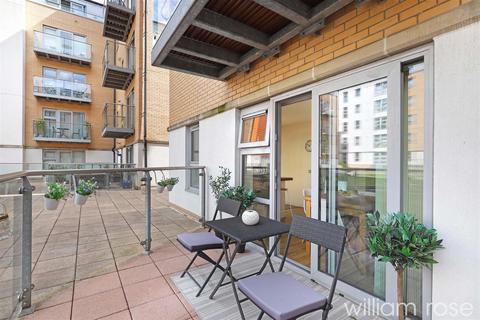 2 bedroom apartment for sale, Queen Mary Avenue, London E18