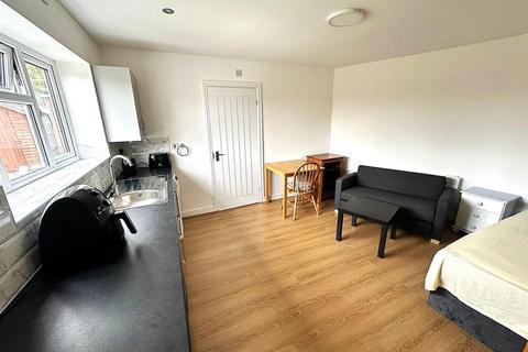 Studio to rent, Pedmore Lane, Stourbridge