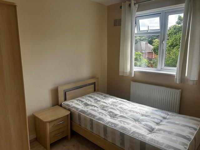 Bed 2.jpg