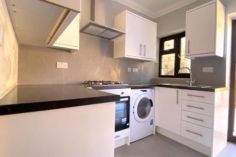 1 bedroom flat to rent, Stoneleigh Avenue, Worcester Park