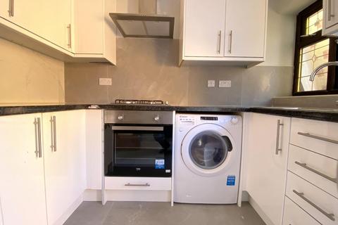 1 bedroom flat to rent, Stoneleigh Avenue, Worcester Park