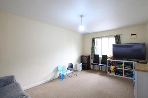1 bedroom apartment to rent, Lampton Road, Hounslow TW3