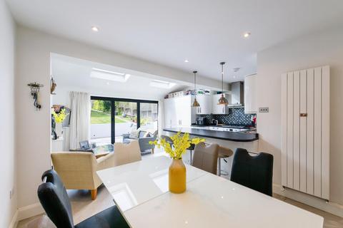 4 The Oval, Banstead, SM7 2QY
