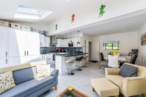 4 The Oval, Banstead, SM7 2QY