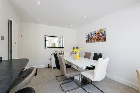 4 The Oval, Banstead, SM7 2QY