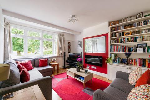 4 The Oval, Banstead, SM7 2QY