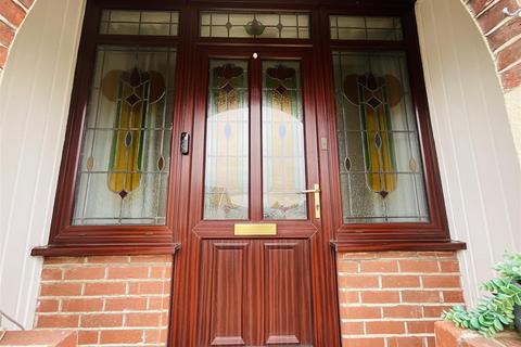 3 bedroom semi-detached house for sale, Hillside, Llanelli