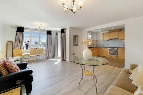 2 bedroom flat to rent, Primrose Place, Isleworth