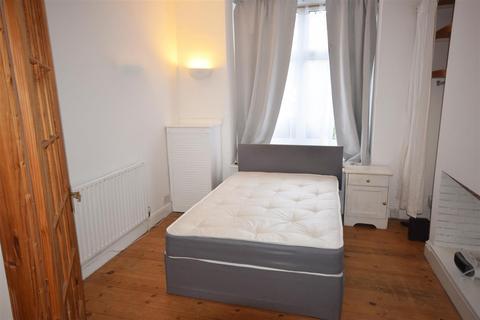 1 bedroom flat to rent, Campbell Road, Twickenham