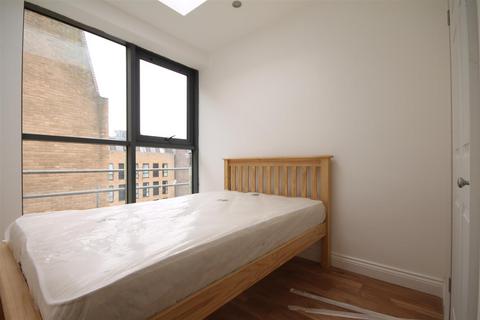 3 bedroom apartment to rent, Falconars House, City Centre