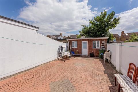 4 bedroom semi-detached house for sale, Henry Road, Slough