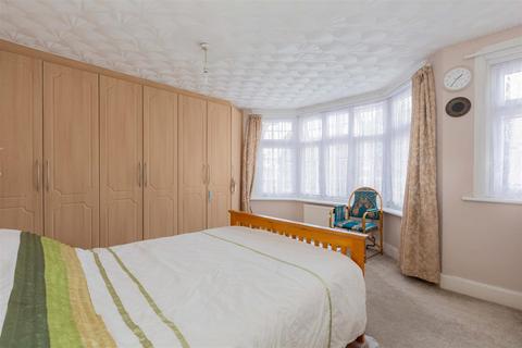 4 bedroom semi-detached house for sale, Henry Road, Slough