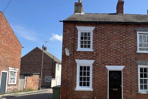2 bedroom terraced house to rent, King Street, Newark, Notts, NG24