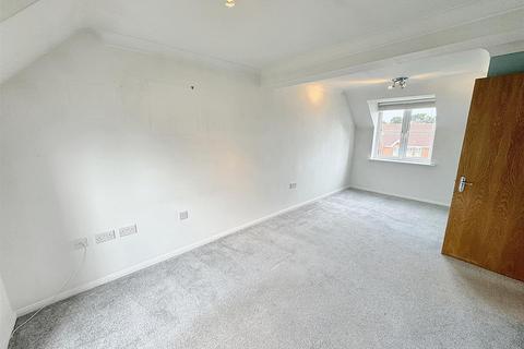 Flat 3, 81 Warren House Walk, Sutton Coldfield, B76 1TS