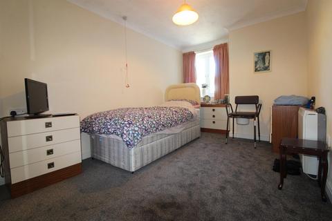 1 bedroom retirement property for sale, Darkes Lane, Potters Bar EN6