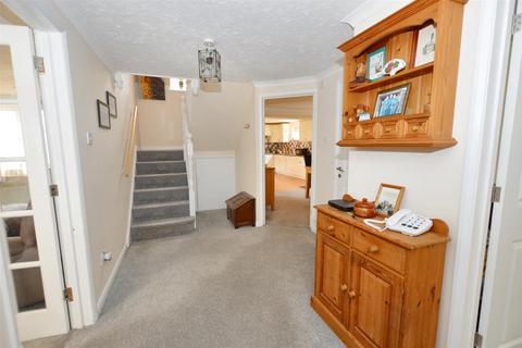 4 bedroom detached house for sale, Broomhill, East runton