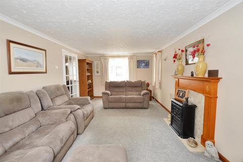 4 bedroom detached house for sale, Broomhill, East runton