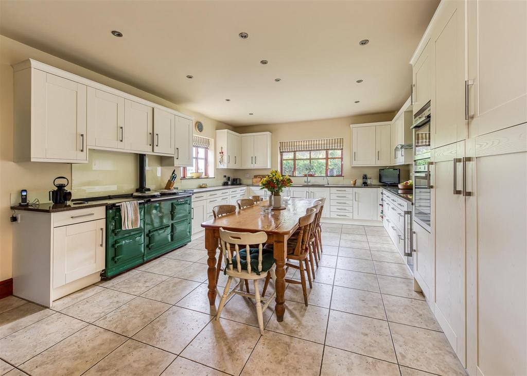 Middle Farmhouse kitchen.jpg