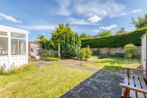 2 bedroom bungalow for sale, Roe Close, Stotfold, SG5 4HX