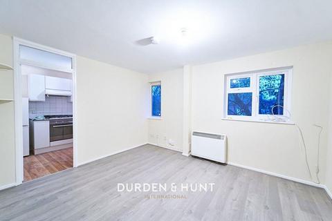 2 bedroom apartment for sale, Aylesbury Close, London E7